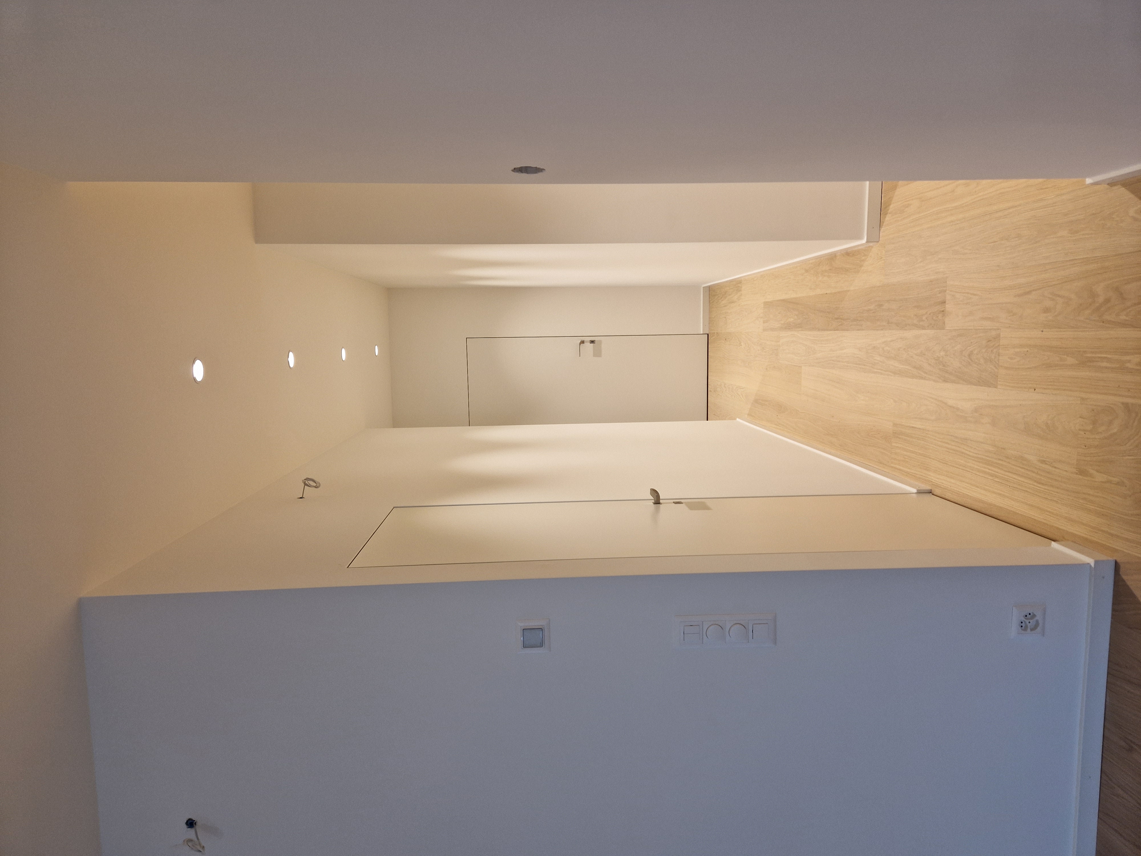 Couloir de distribution lumineux et épuré